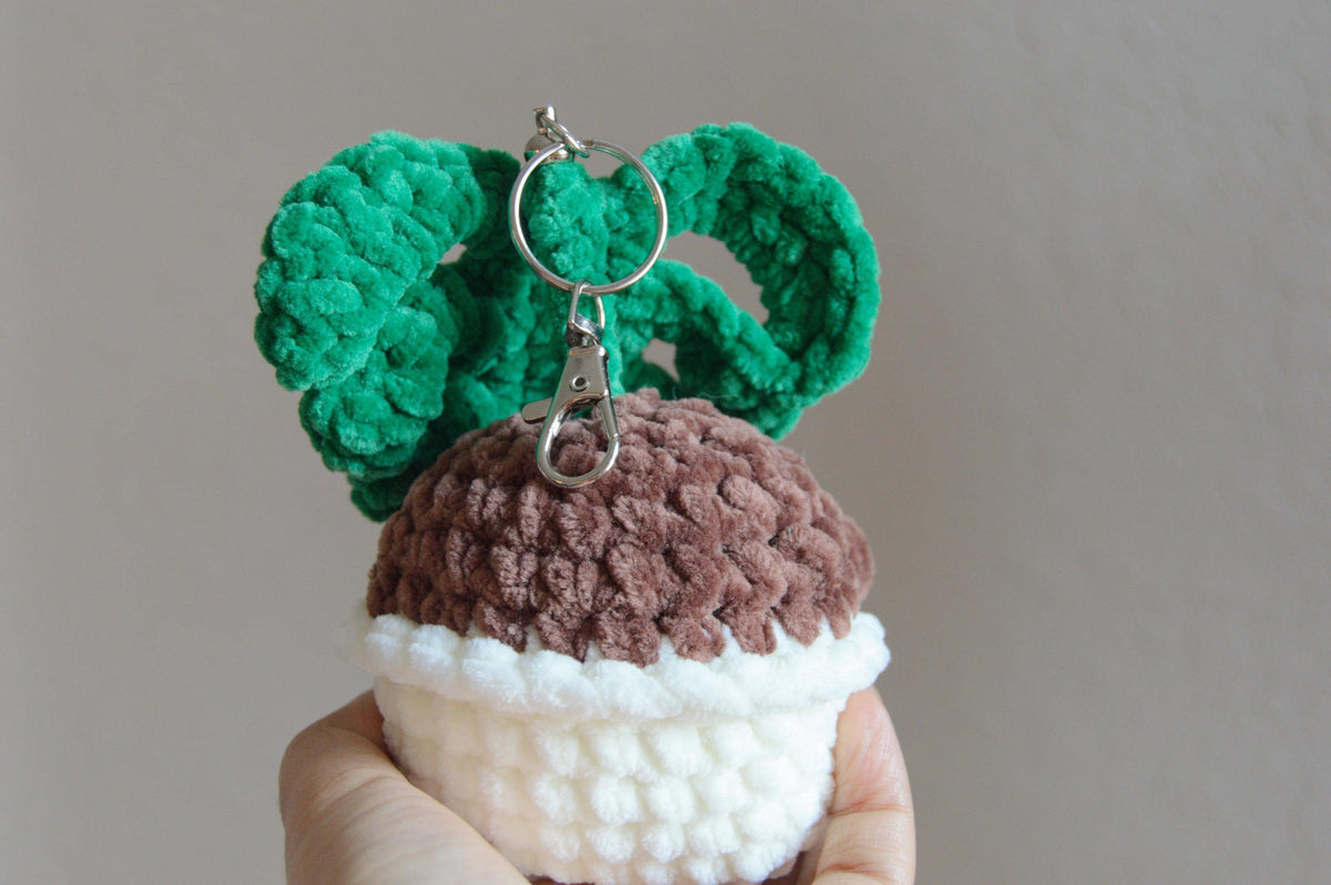 Crocheted Botanical Chonky Boy: Single Leaf Monstera Deliciosa Plushie Bag Charm, Amigurumi, Key Chain