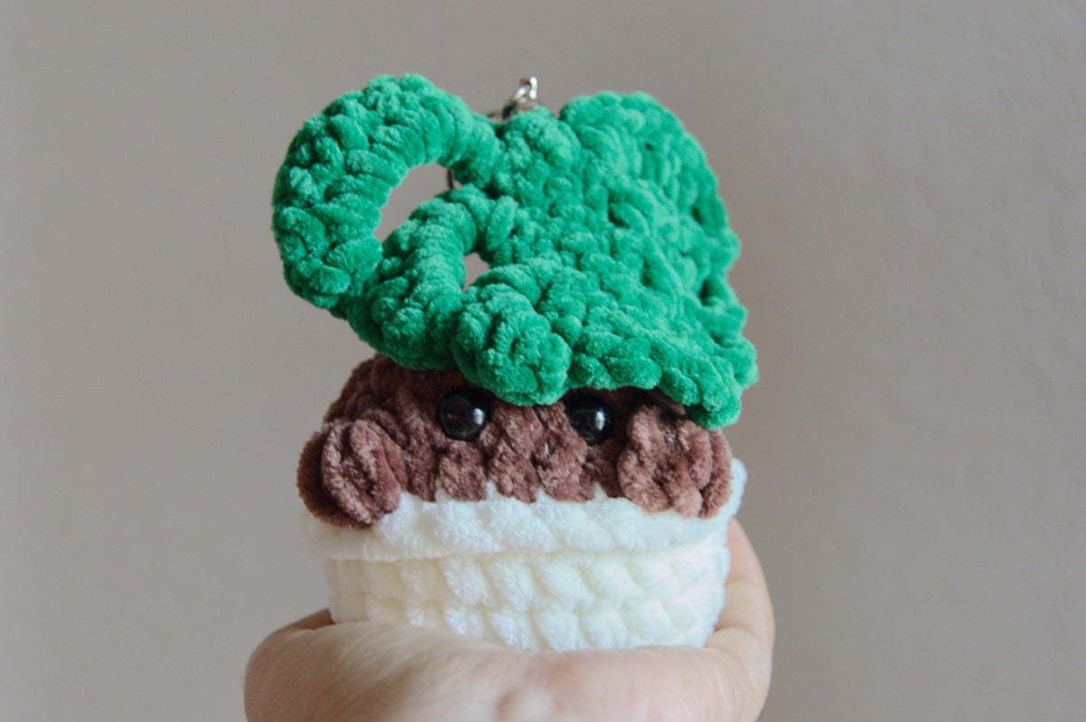 Crocheted Botanical Chonky Boy: Single Leaf Monstera Deliciosa Plushie Bag Charm, Amigurumi, Key Chain
